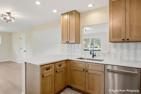 221 Sky Hill Road Wauconda IL 60084