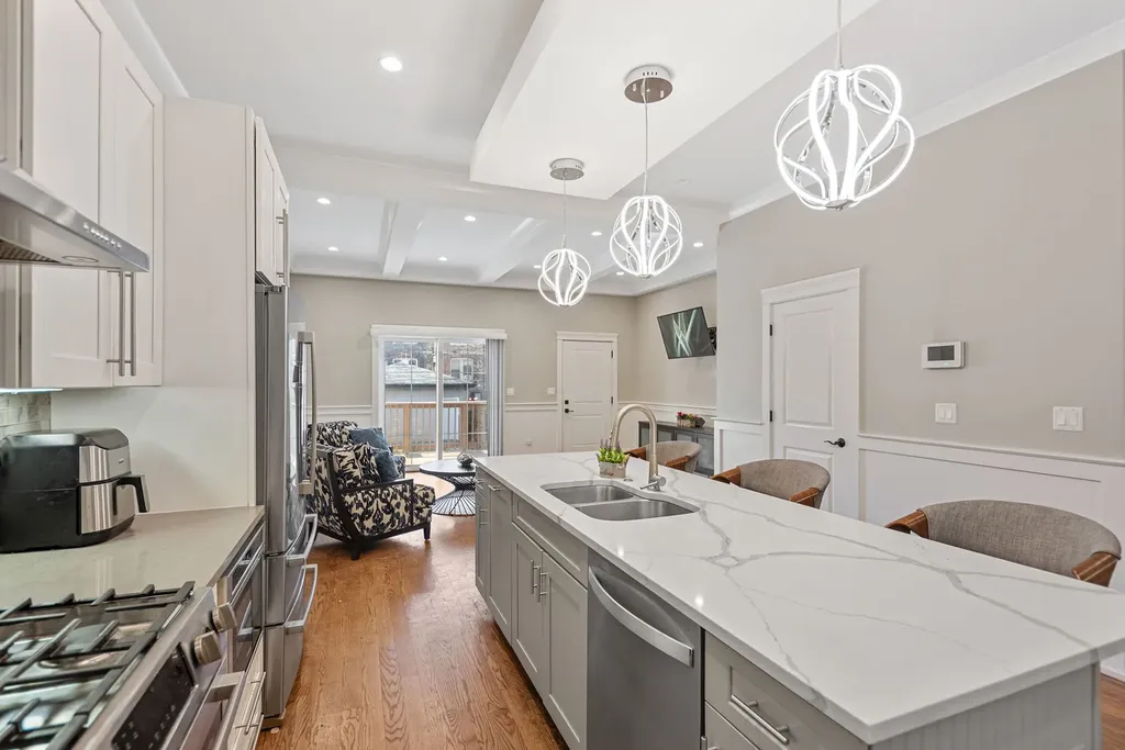4223 South Wabash Avenue Chicago IL 60653