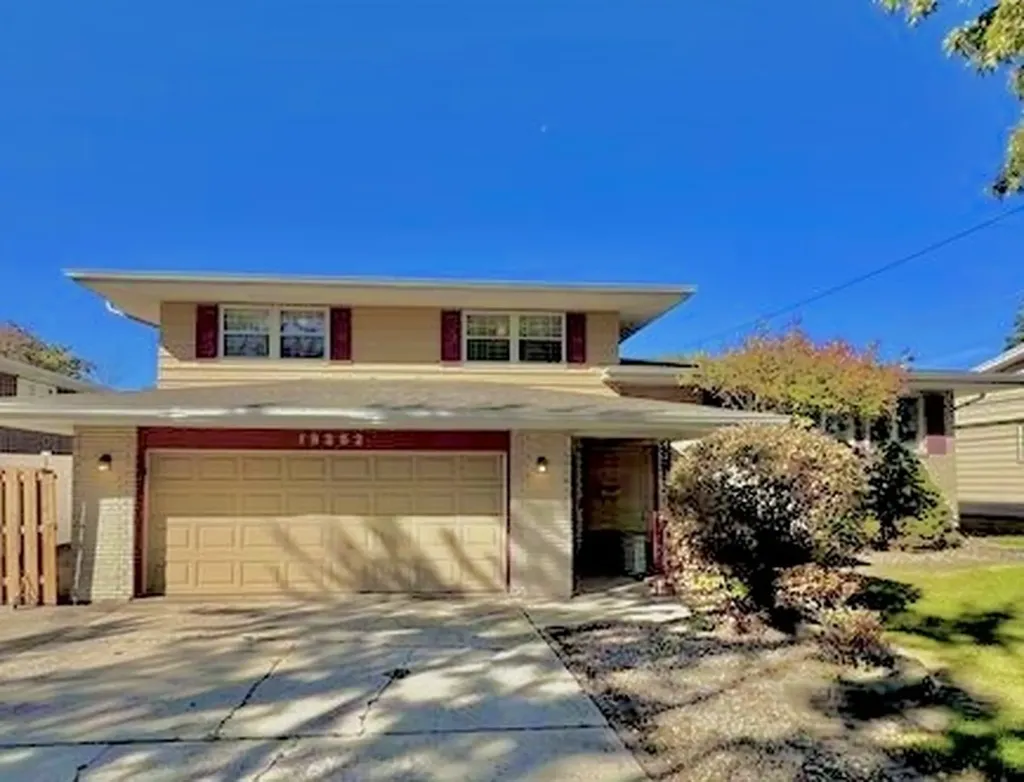 19252 Oakwood Avenue Lansing IL 60438