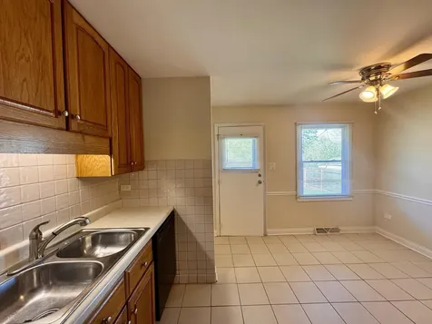 19252 Oakwood Avenue Lansing IL 60438