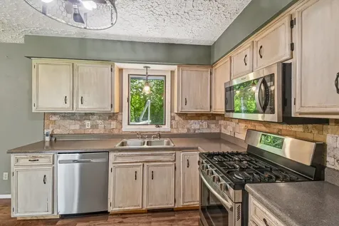 119 London Road Poplar Grove IL 61065