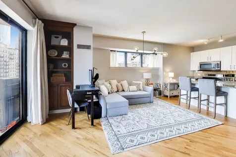 41 East 8th Street Chicago IL 60605