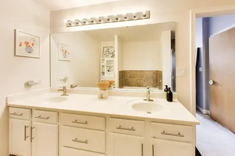 41 East 8th Street Chicago IL 60605