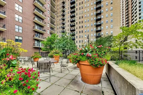 41 East 8th Street Chicago IL 60605