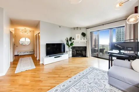41 East 8th Street Chicago IL 60605
