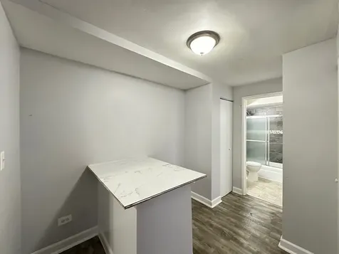 1040 West Hollywood Avenue Chicago IL 60660