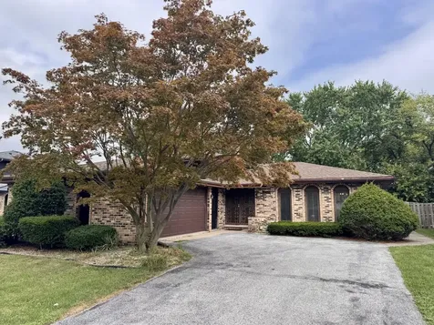 17945 Maple Street Lansing IL 60438
