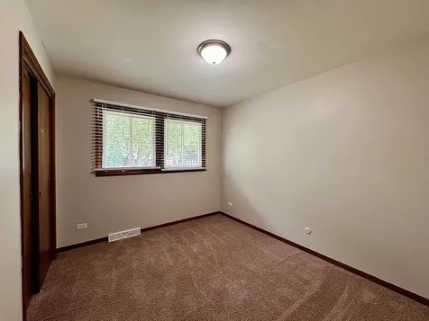 17945 Maple Street Lansing IL 60438