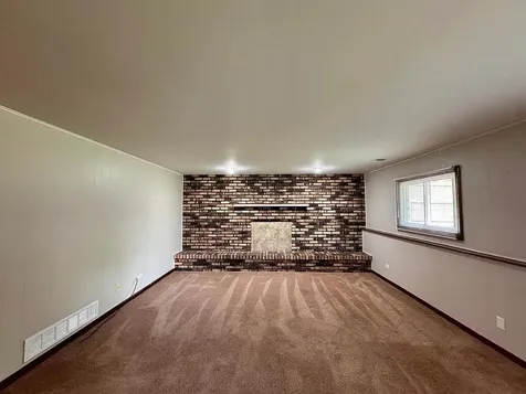 17945 Maple Street Lansing IL 60438