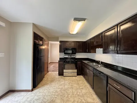 17945 Maple Street Lansing IL 60438