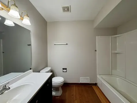 17945 Maple Street Lansing IL 60438