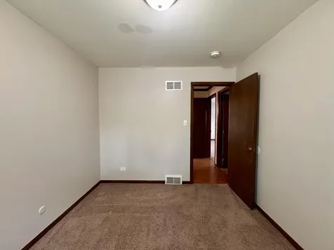 17945 Maple Street Lansing IL 60438
