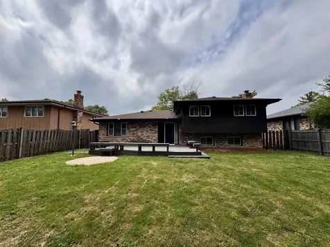 17945 Maple Street Lansing IL 60438