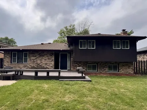 17945 Maple Street Lansing IL 60438