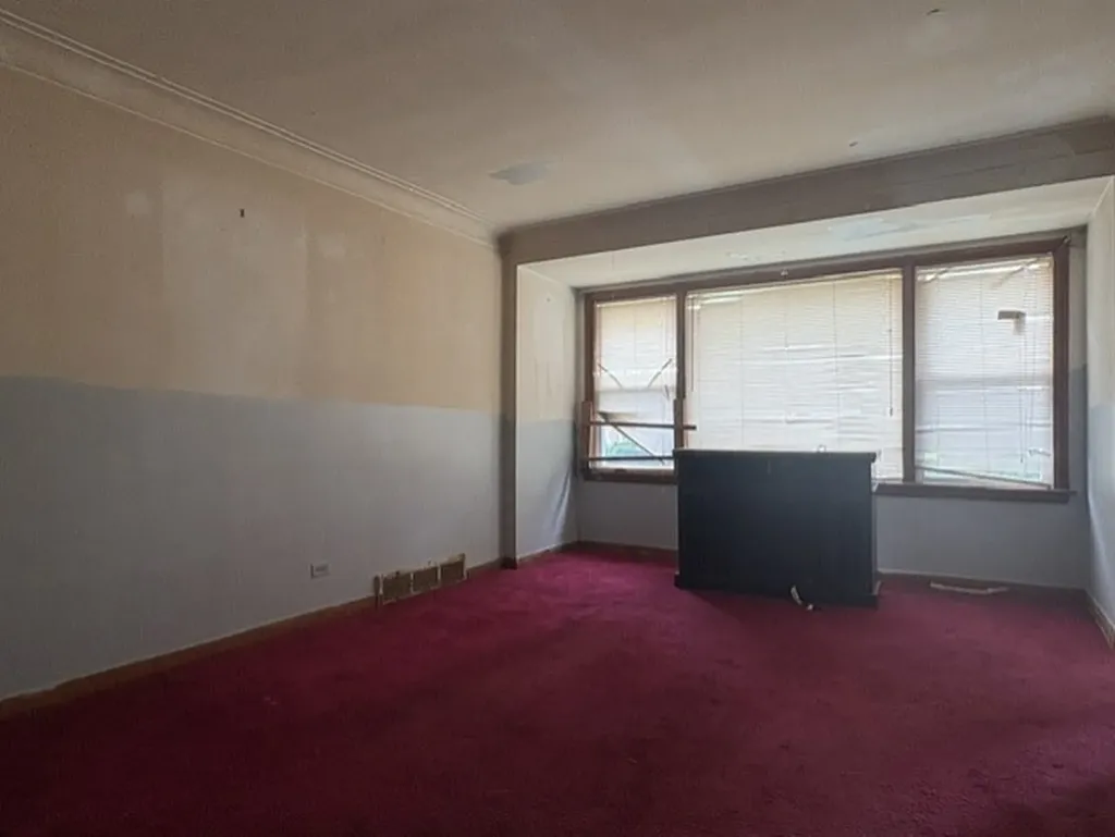 8153 South Marquette Avenue Chicago IL 60617