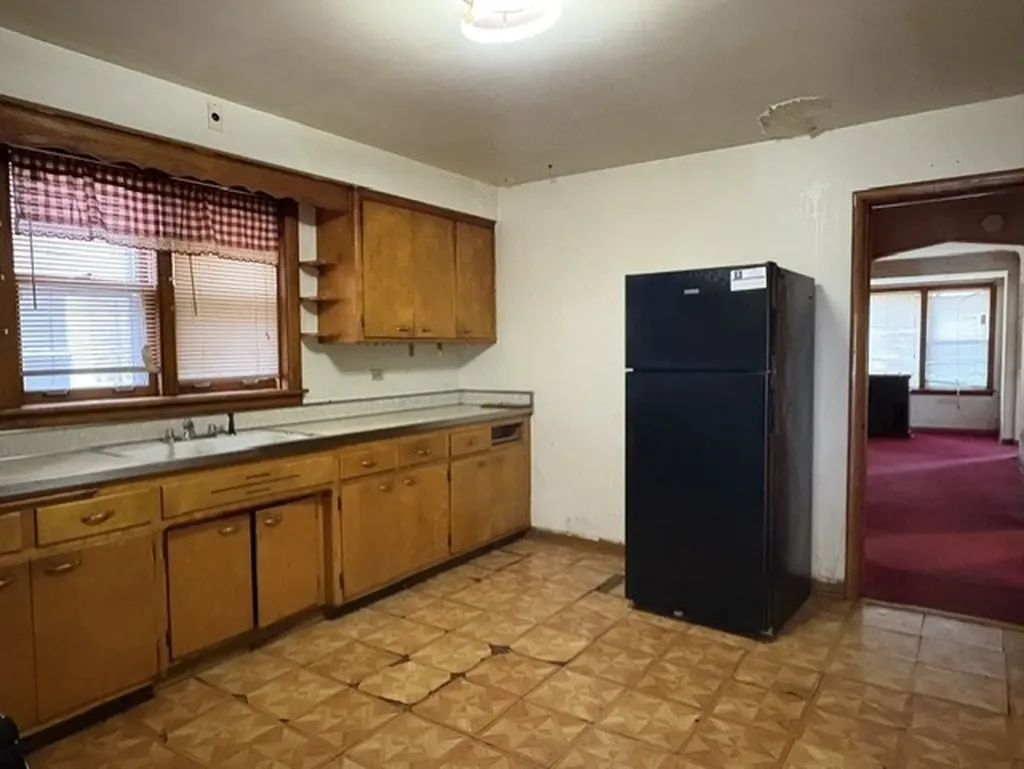 8153 South Marquette Avenue Chicago IL 60617