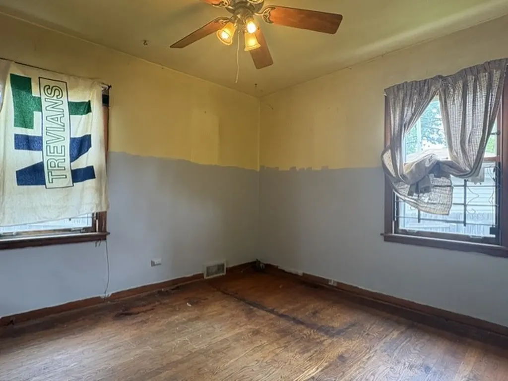 8153 South Marquette Avenue Chicago IL 60617