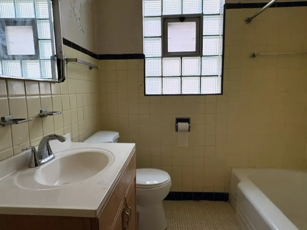 8153 South Marquette Avenue Chicago IL 60617