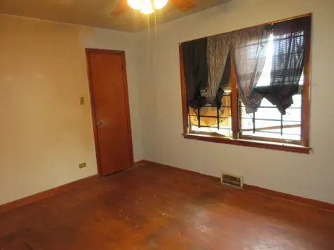 8153 South Marquette Avenue Chicago IL 60617