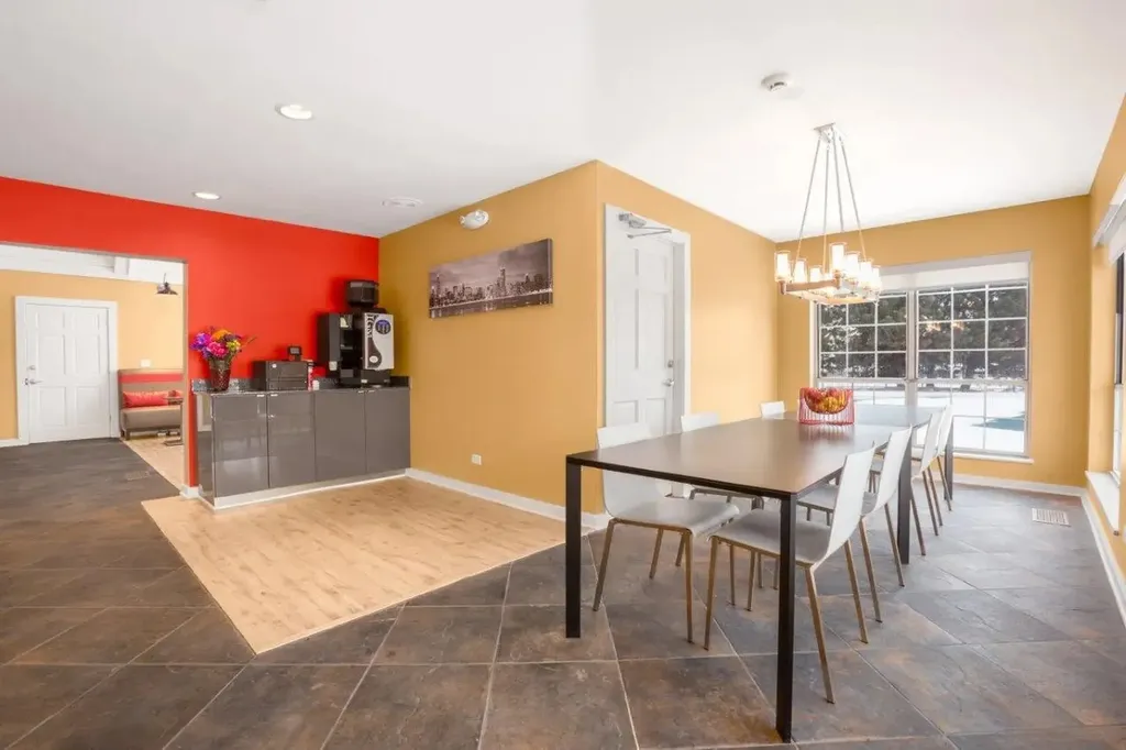 4135 Landing Drive Aurora IL 60504