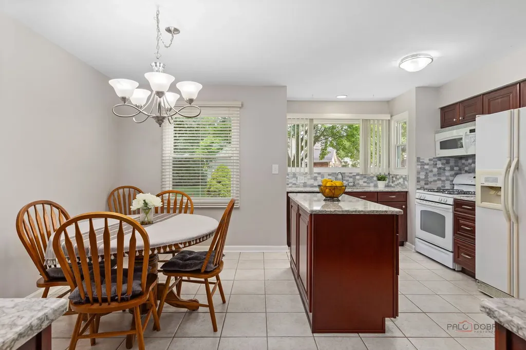 815 Claridge Court Schaumburg IL 60193