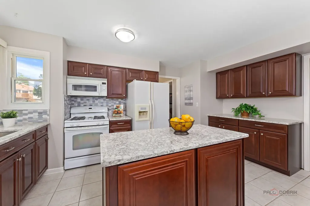 815 Claridge Court Schaumburg IL 60193