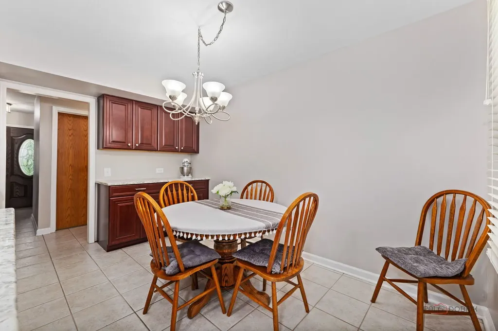 815 Claridge Court Schaumburg IL 60193
