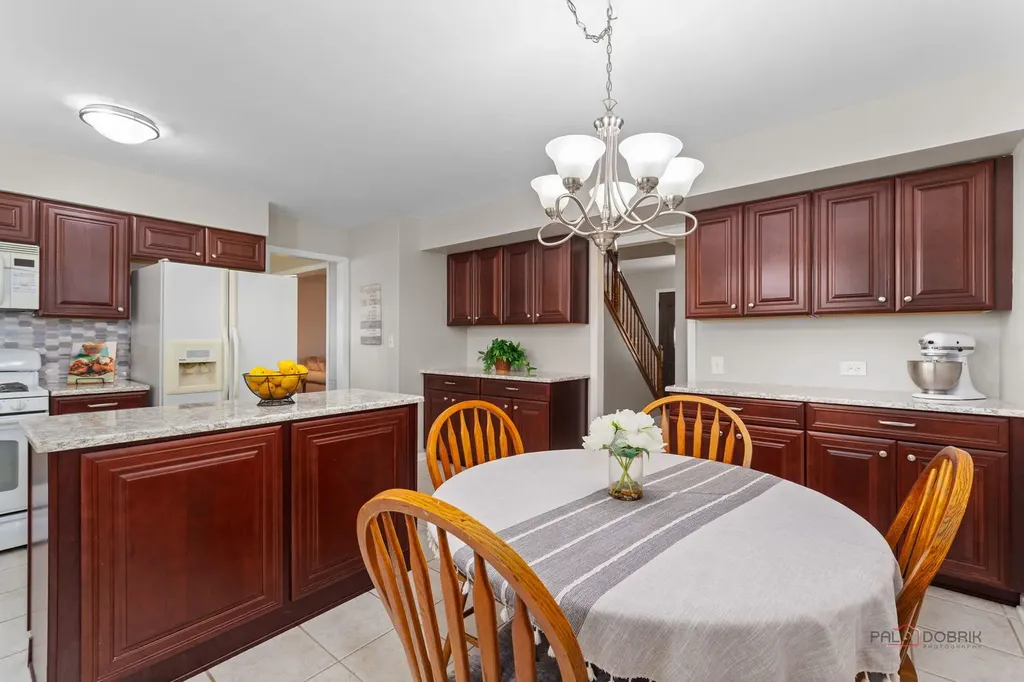 815 Claridge Court Schaumburg IL 60193