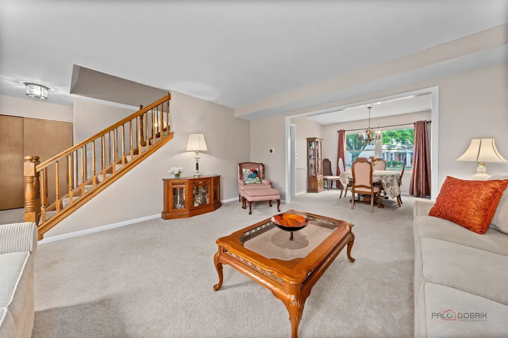 815 Claridge Court Schaumburg IL 60193