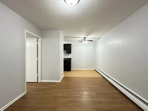 4616 North Beacon Street Chicago IL 60640