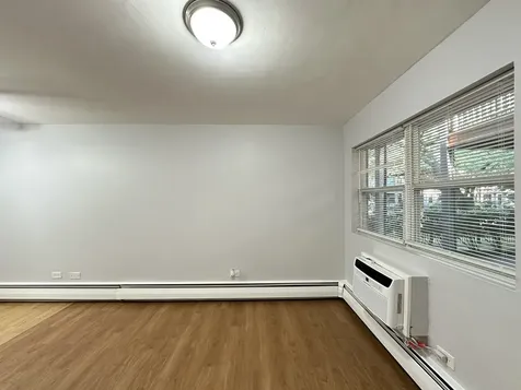 4616 North Beacon Street Chicago IL 60640