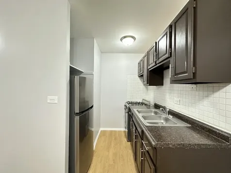 4616 North Beacon Street Chicago IL 60640