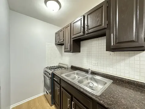 4616 North Beacon Street Chicago IL 60640