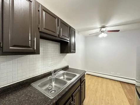 4616 North Beacon Street Chicago IL 60640