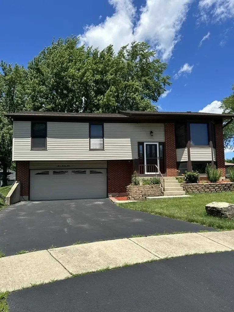 329 Shield Court Bolingbrook IL 60440