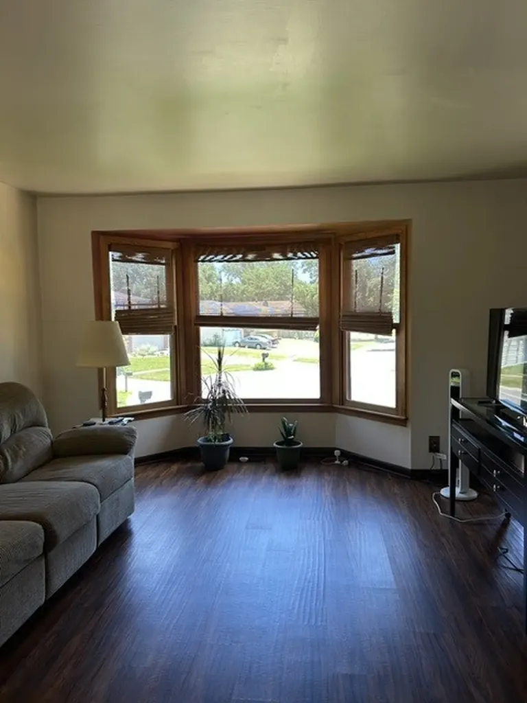 329 Shield Court Bolingbrook IL 60440