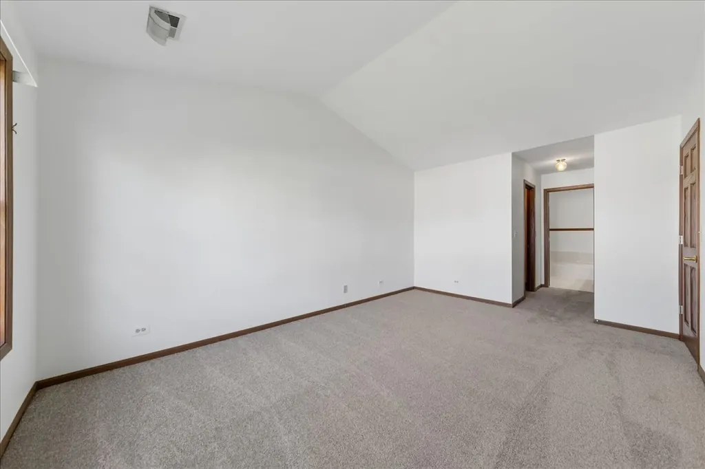 208 Chesterfield Court Schaumburg IL 60193