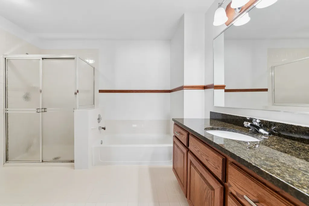 208 Chesterfield Court Schaumburg IL 60193