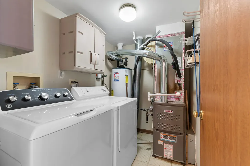 208 Chesterfield Court Schaumburg IL 60193