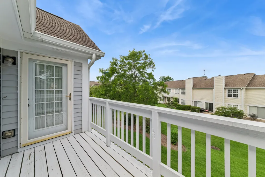 208 Chesterfield Court Schaumburg IL 60193