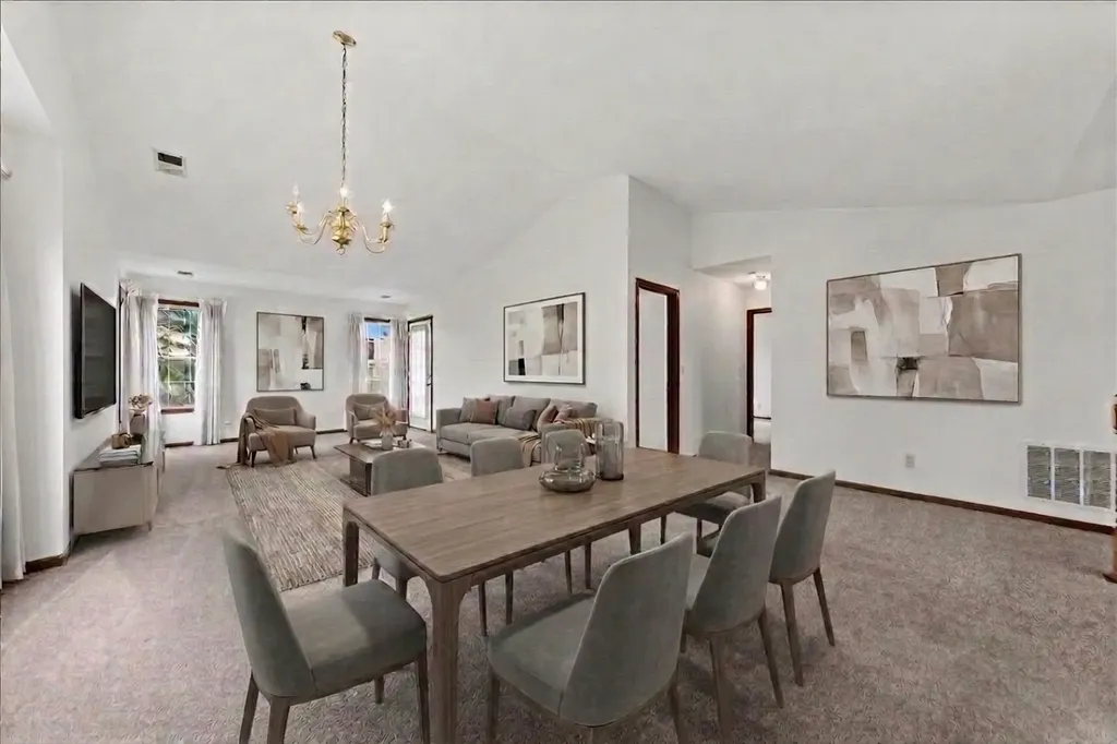 208 Chesterfield Court Schaumburg IL 60193