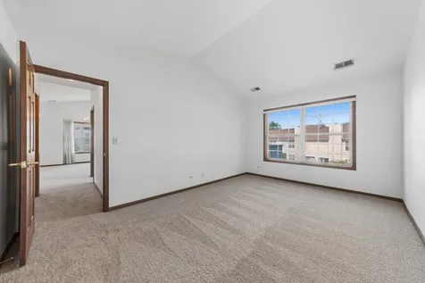 208 Chesterfield Court Schaumburg IL 60193