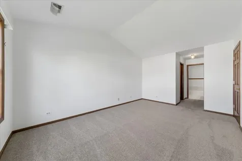 208 Chesterfield Court Schaumburg IL 60193