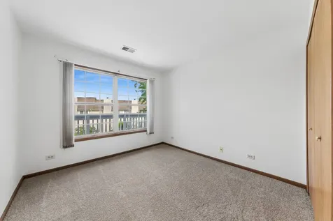 208 Chesterfield Court Schaumburg IL 60193