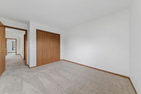 208 Chesterfield Court Schaumburg IL 60193