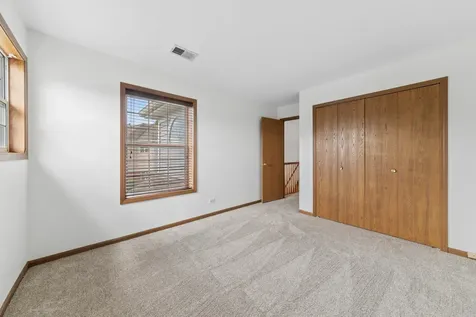 208 Chesterfield Court Schaumburg IL 60193