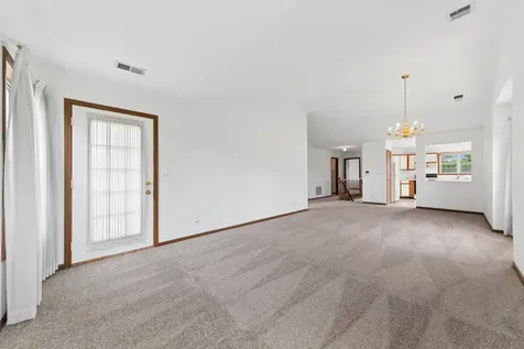 208 Chesterfield Court Schaumburg IL 60193
