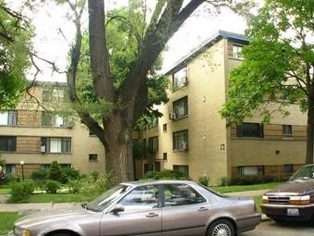 6130 North Damen Avenue Chicago IL 60659