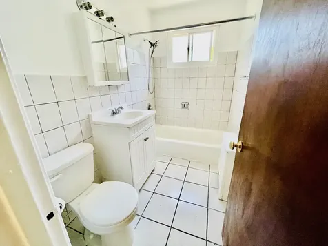 6130 North Damen Avenue Chicago IL 60659