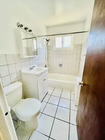 6130 North Damen Avenue Chicago IL 60659